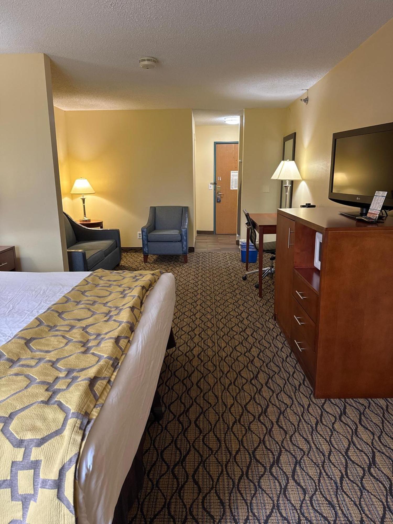 Baymont By Wyndham South Bend Area Hotel 4*